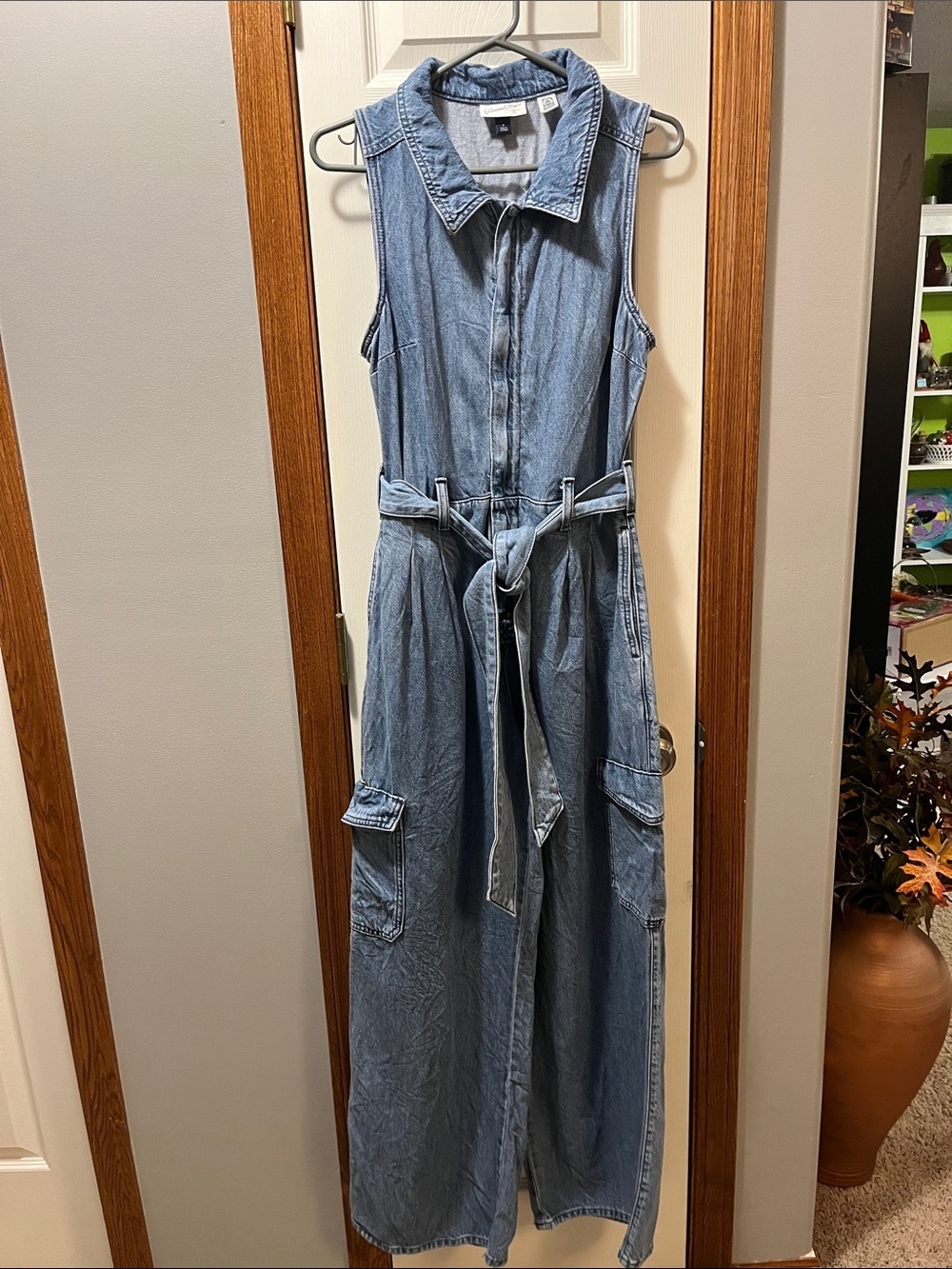 Universal Thread Denim Blue Jeans Sleeveless Wide Leg Cargo Style Jumper Size 4